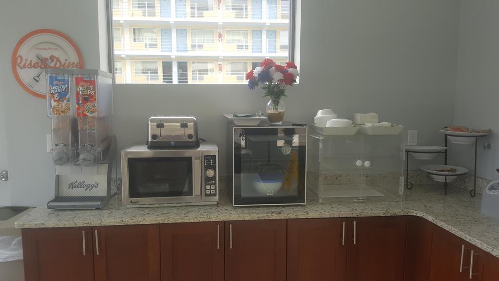 Howard Johnson By Wyndham Virginia Beach At The Beach Экстерьер фото